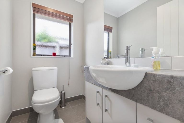 Photo of property in 13 Packspur Drive, Flat Bush, Auckland, 2016