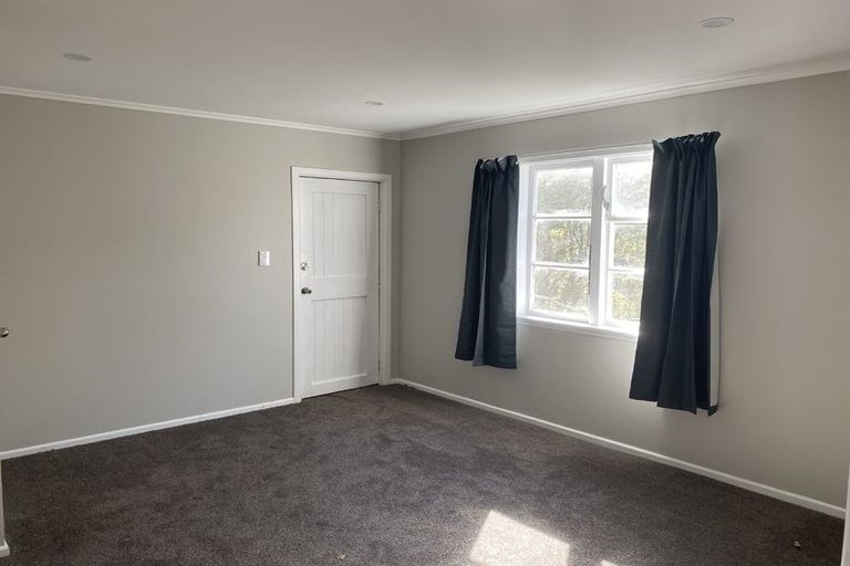 Photo of property in 94 Nicholson Road, Khandallah, Wellington, 6035