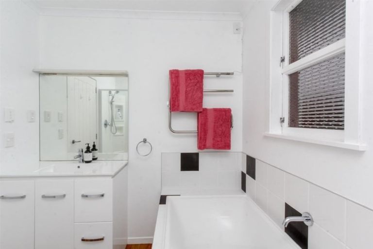 Photo of property in 15 Barclay Street, Ferndale, New Plymouth, 4310