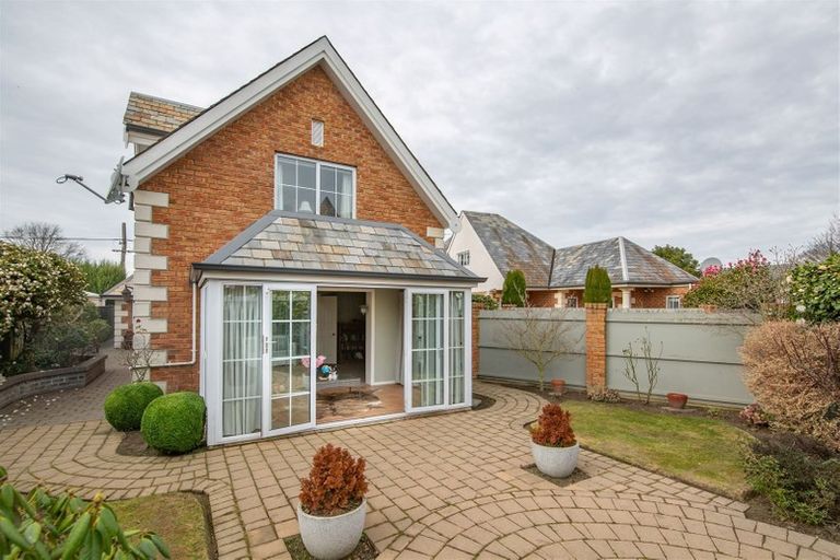 Photo of property in 233b Avonhead Road, Avonhead, Christchurch, 8042