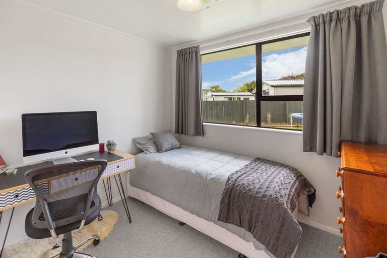 Photo of property in 8 Mansell Crescent, Bulls, 4818