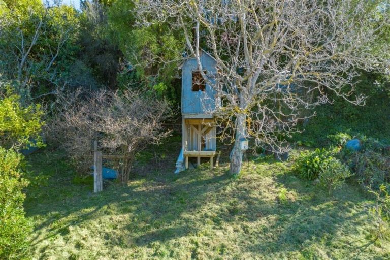 Photo of property in 27 Voelas Road, Lyttelton, 8082