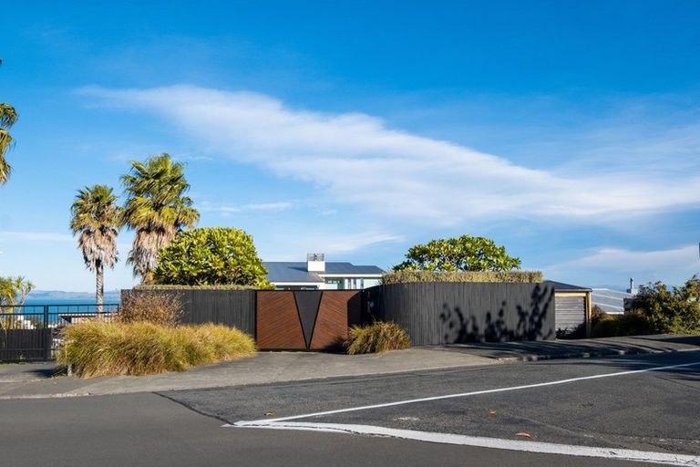 Photo of property in 2 Cobden Road, Bluff Hill, Napier, 4110