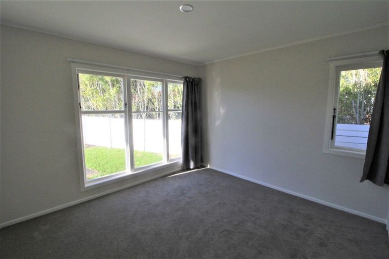 Photo of property in 44 Kervil Avenue, Te Atatu Peninsula, Auckland, 0610