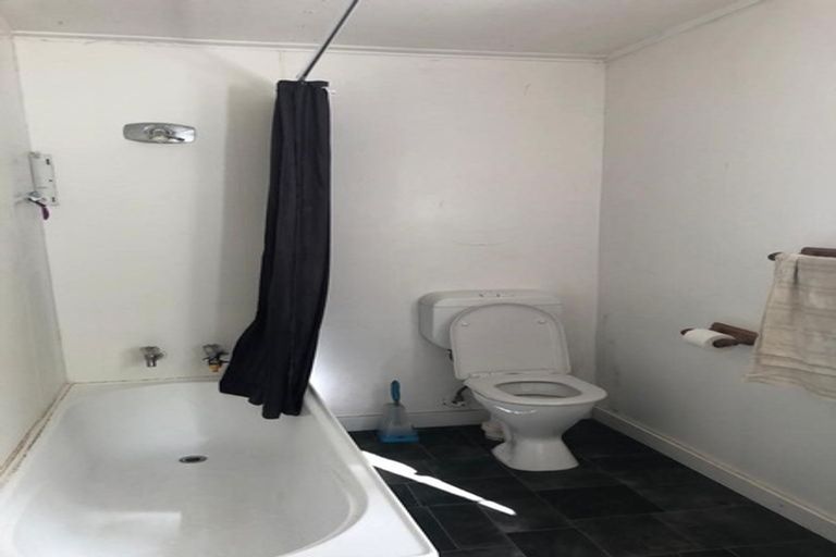 Photo of property in 2/44 Ribble Street, Island Bay, Wellington, 6023