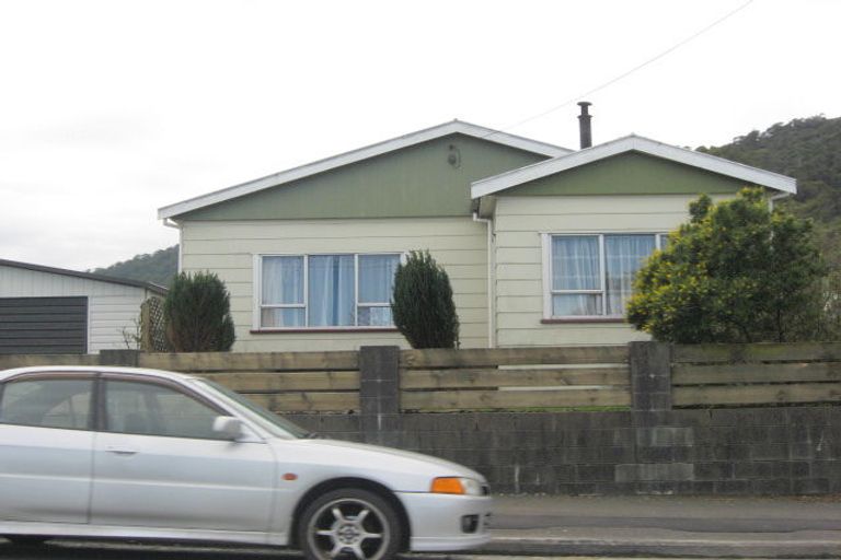 Photo of property in 135 Bright Street, Cobden, Greymouth, 7802