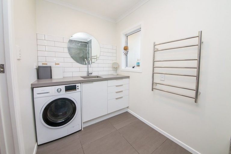 Photo of property in 64 Middle Road, Havelock North, 4130