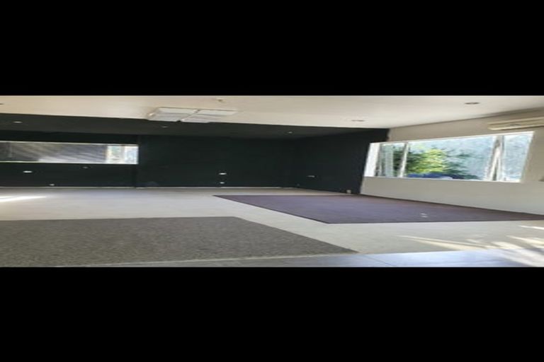Photo of property in 137 Old North Road, Kumeu, 0892