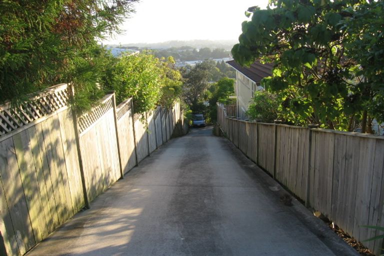 Photo of property in 2/60 Chivalry Road, Glenfield, Auckland, 0629