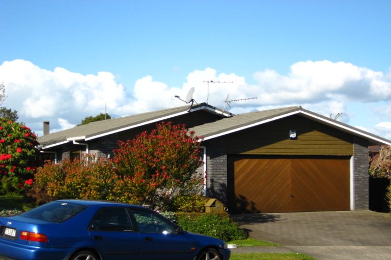 Photo of property in 23 Mayfair Place, Westown, New Plymouth, 4310