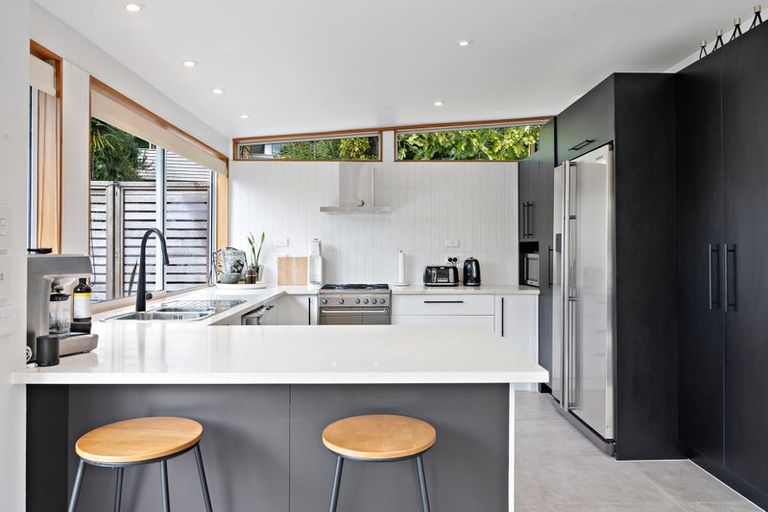 Photo of property in 190a Hutchinson Avenue, New Lynn, Auckland, 0600