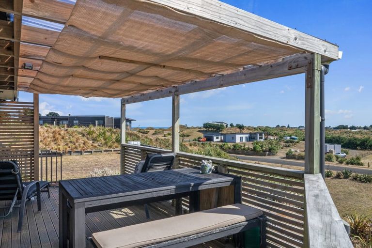 Photo of property in 125 Strathnaver Drive, Waikawa Beach, Levin, 5573