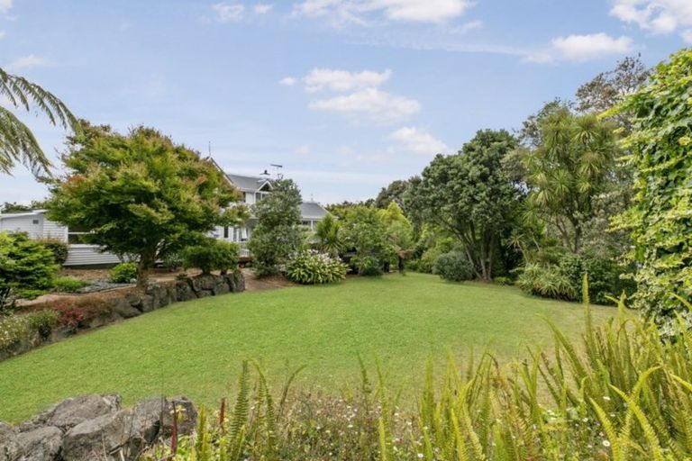 Photo of property in 207 Woodlands Park Road, Titirangi, Auckland, 0604