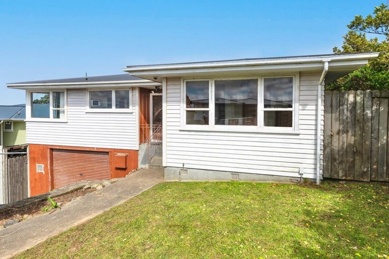 Photo of property in 12 Lenox Grove, Johnsonville, Wellington, 6037