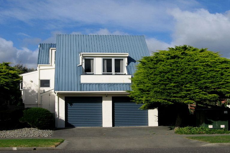 Photo of property in 168 Tutere Street, Waikanae Beach, Waikanae, 5036