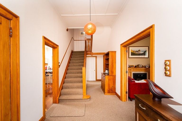 Photo of property in 18 Cobden Road, Bluff Hill, Napier, 4110