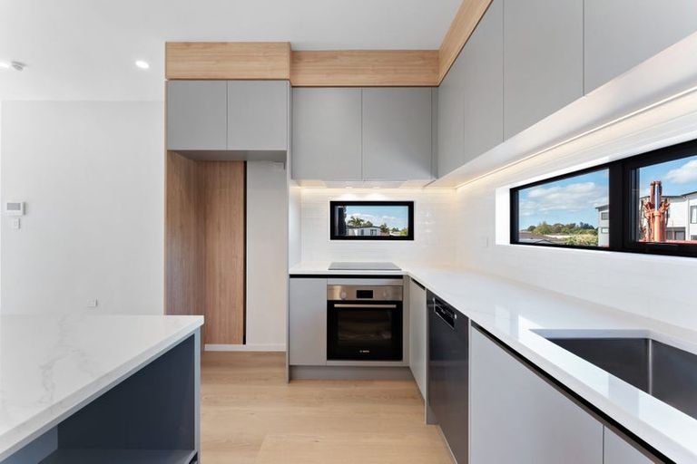 Photo of property in 729 Massey Road, Mangere, Auckland, 2022