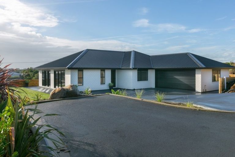 Photo of property in 3f Honeyfield Drive, Whalers Gate, New Plymouth, 4310