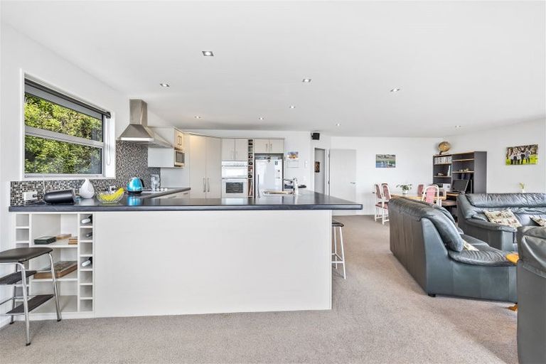 Photo of property in 18 Maffeys Road, Mount Pleasant, Christchurch, 8081