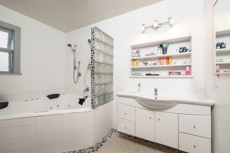 Photo of property in 11 Earls Road, Saint Clair, Dunedin, 9012