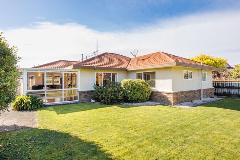 Photo of property in 8 Rosebank Avenue, Kelvin Grove, Palmerston North, 4414