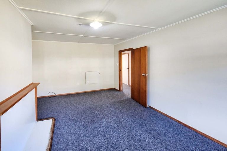 Photo of property in 32 Bird Grove, Stokes Valley, Lower Hutt, 5019