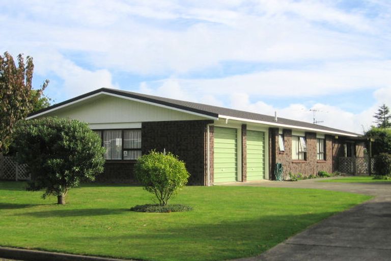 Photo of property in 4 Graham Grove, Waikanae, 5036