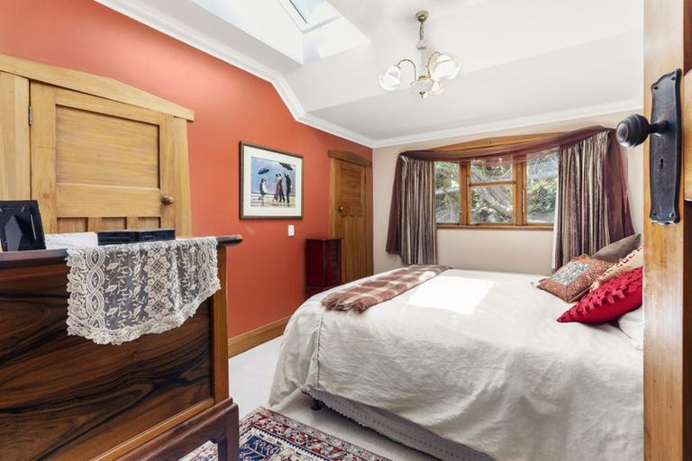 Photo of property in 166 Wadestown Road, Wadestown, Wellington, 6012