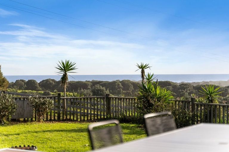 Photo of property in 333 Motutara Road, Muriwai, Waimauku, 0881