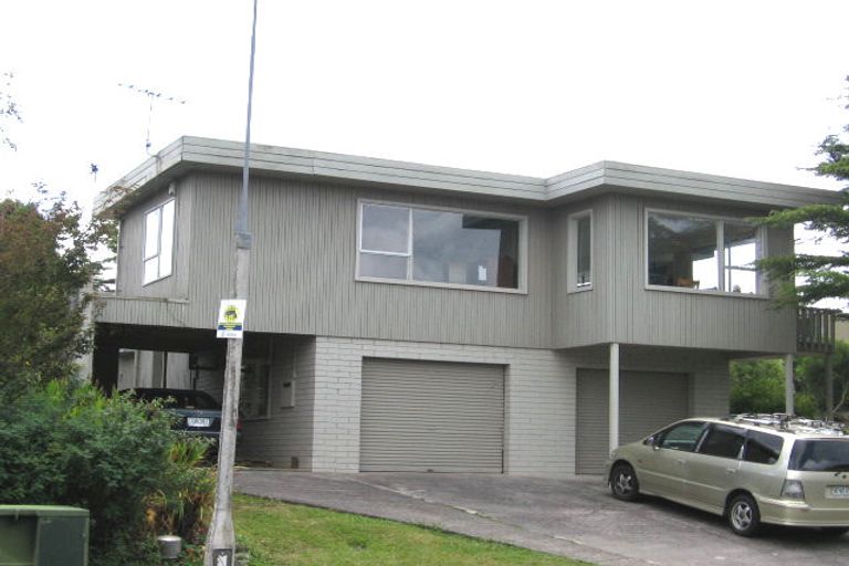 Photo of property in 92 Ravenwood Drive, Forrest Hill, Auckland, 0620