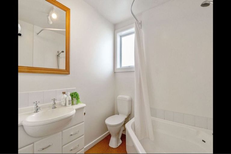 Photo of property in 52 Bretts Road, St Albans, Christchurch, 8052