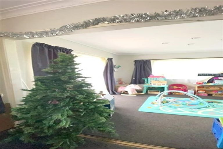 Photo of property in 35 Kirby Street, Glendene, Auckland, 0602