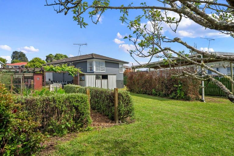 Photo of property in 25 Felgrove Street, Glendene, Auckland, 0602