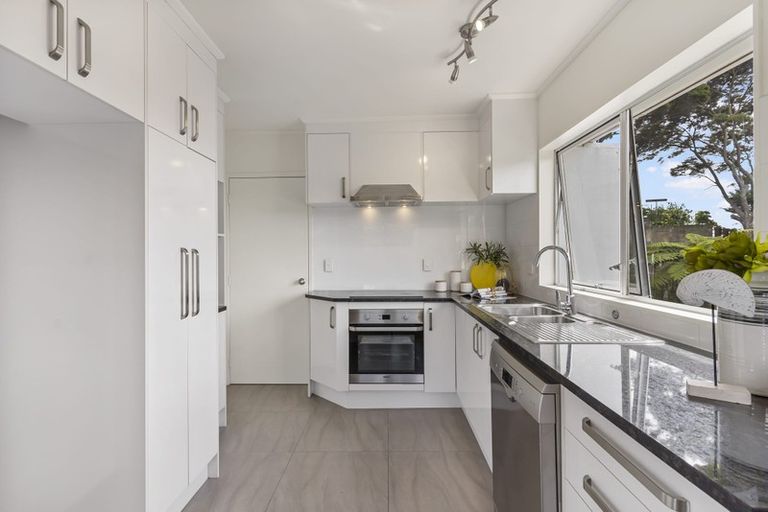 Photo of property in 1/65 Girrahween Drive, Totara Vale, Auckland, 0629