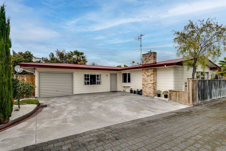 Photo of property in 2/100 Avondale Road, Taradale, Napier, 4112