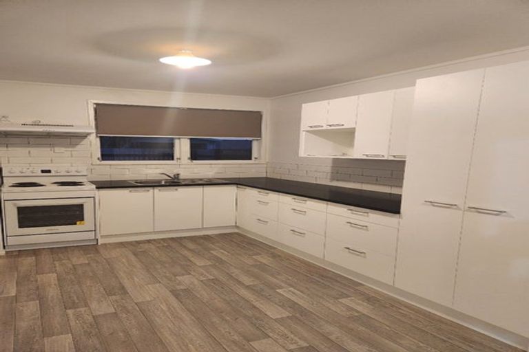 Photo of property in 127 Chichester Drive, Rosehill, Papakura, 2113