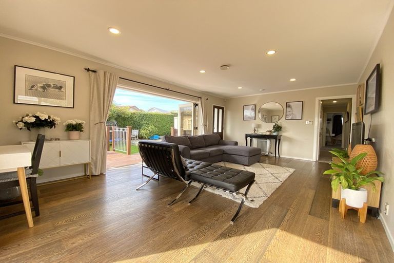 Photo of property in 9 Dalwhinnie Parade, Highland Park, Auckland, 2010