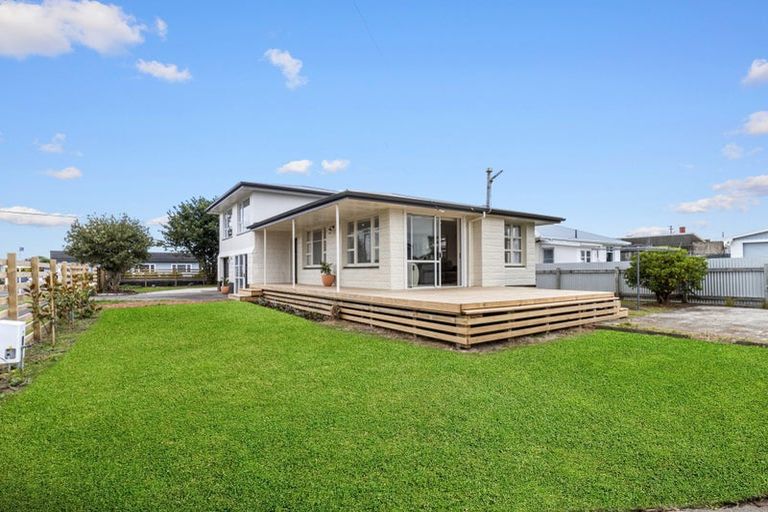 Photo of property in 1 Galt Street, Hawera, 4610