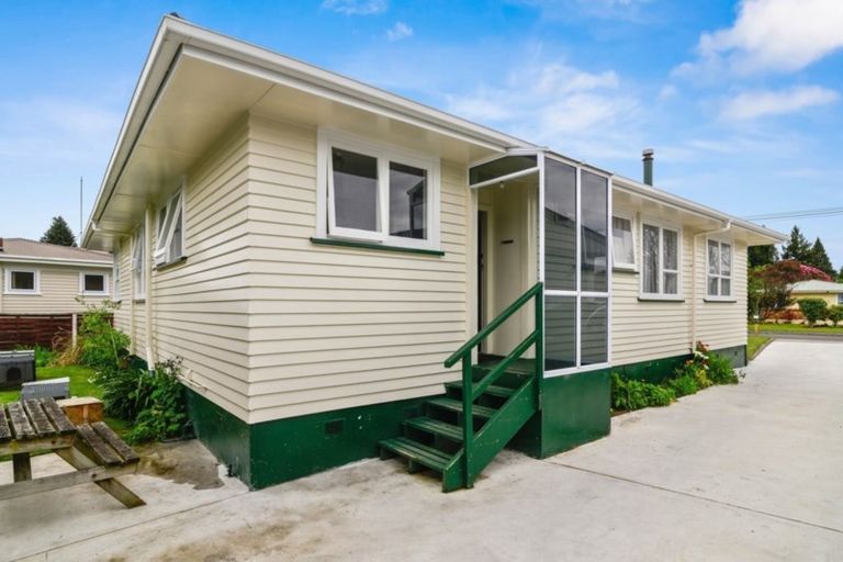 Photo of property in 24 Martin Street, Utuhina, Rotorua, 3015