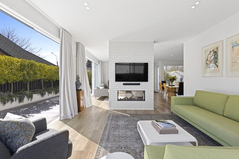 Photo of property in 17 Strowan Road, Strowan, Christchurch, 8052