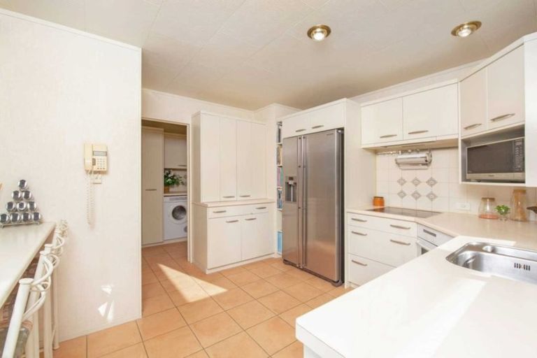 Photo of property in 14 Rogers Avenue, Eastern Beach, Auckland, 2012