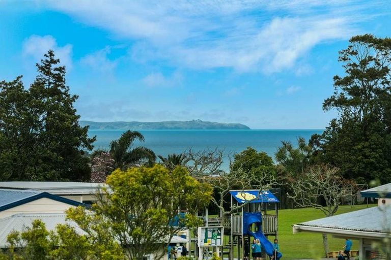 Photo of property in 33a Galaxy Drive, Mairangi Bay, Auckland, 0630