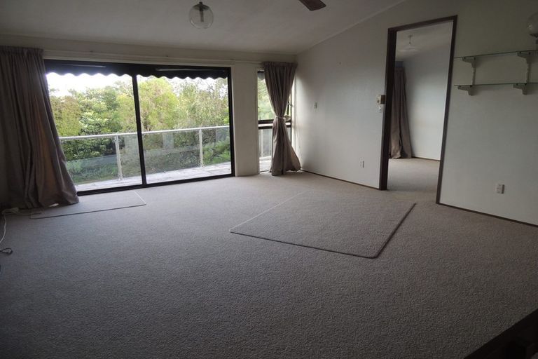 Photo of property in 2/126 Island Bay Road, Beach Haven, Auckland, 0626