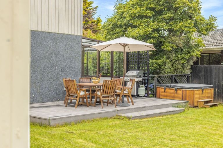 Photo of property in 261 Te Moana Road, Waikanae, 5036