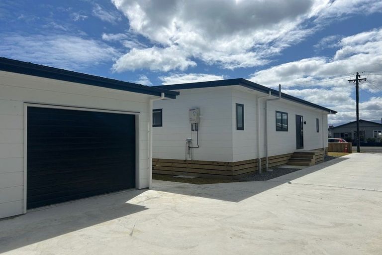 Photo of property in 26 Romilly Street, Westport, 7825