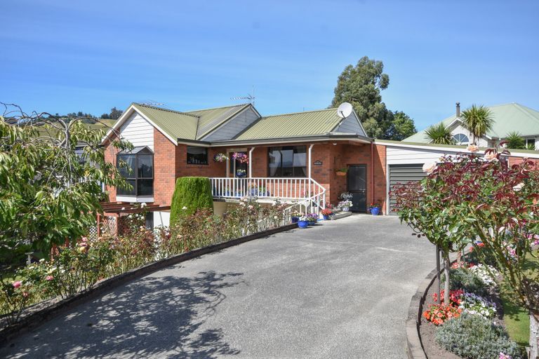 Photo of property in 35 Mcfadden Drive, Mosgiel, 9024