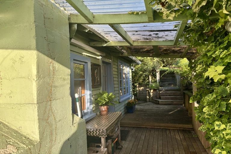 Photo of property in 48 Pinehaven Road, Pinehaven, Upper Hutt, 5019