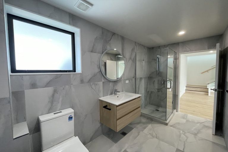 Photo of property in 5a Merton Avenue, Glenfield, Auckland, 0627