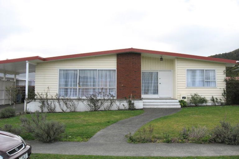 Photo of property in 8 Berkeley Road, Wainuiomata, Lower Hutt, 5014