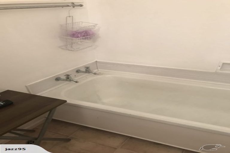 Photo of property in 100 Main Road, Waikanae, 5036